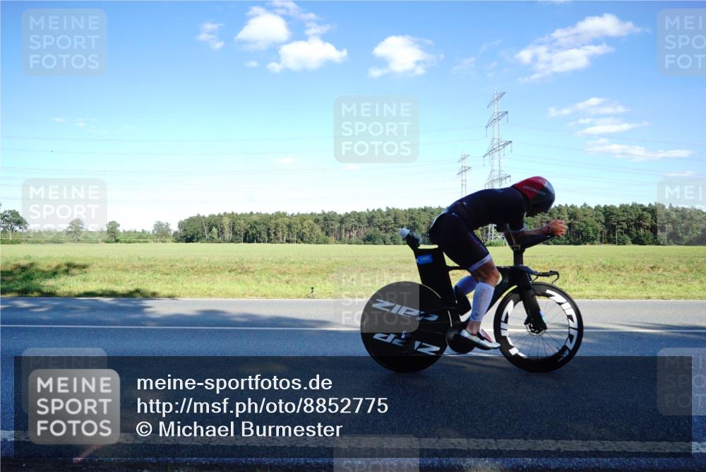 07.09.2025 - 19. Norderstedt Triathlon Michael Burmester http://msf.ph/oto/8852775 07.09.2025 15:55:29 Radfahren 939, 957, 1071, 1403, 1523, 1574, 1601 meine-sportfotos.de