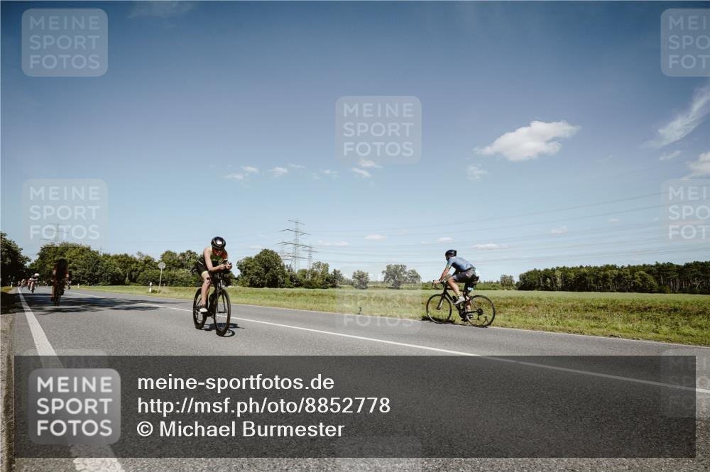 07.09.2025 - 19. Norderstedt Triathlon Michael Burmester http://msf.ph/oto/8852778 07.09.2025 14:38:35 Radfahren 398, 459, 476 meine-sportfotos.de