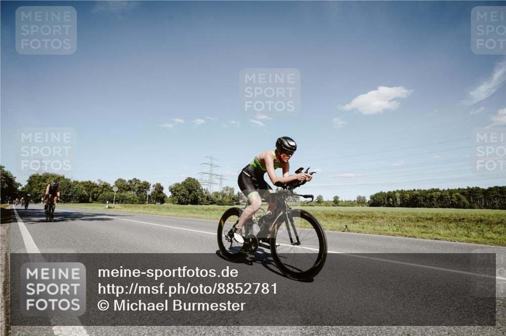 07.09.2025 - 19. Norderstedt Triathlon Michael Burmester http://msf.ph/oto/8852781 07.09.2025 14:38:35 Radfahren 398, 459, 476 meine-sportfotos.de