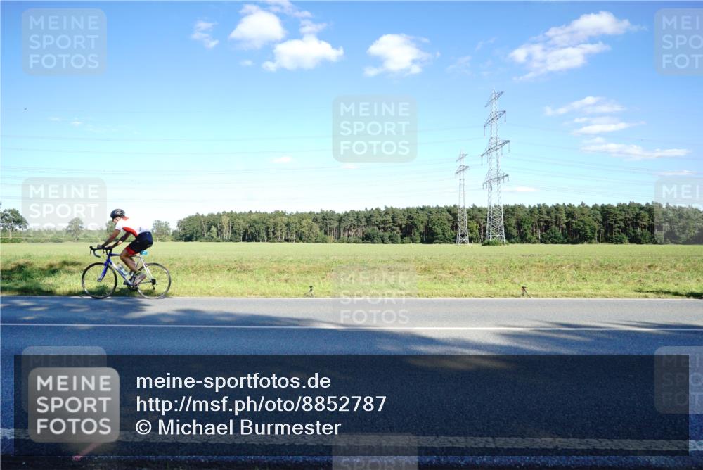 07.09.2025 - 19. Norderstedt Triathlon Michael Burmester http://msf.ph/oto/8852787 07.09.2025 15:55:35 Radfahren 1094, 1574 meine-sportfotos.de