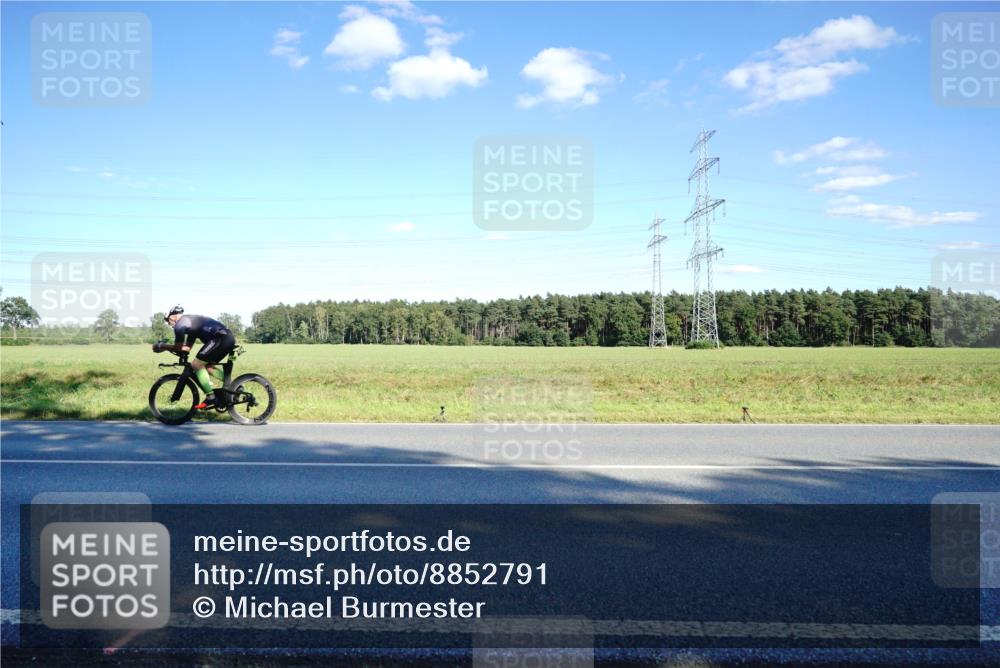 07.09.2025 - 19. Norderstedt Triathlon Michael Burmester http://msf.ph/oto/8852791 07.09.2025 15:55:36 Radfahren 1094 meine-sportfotos.de