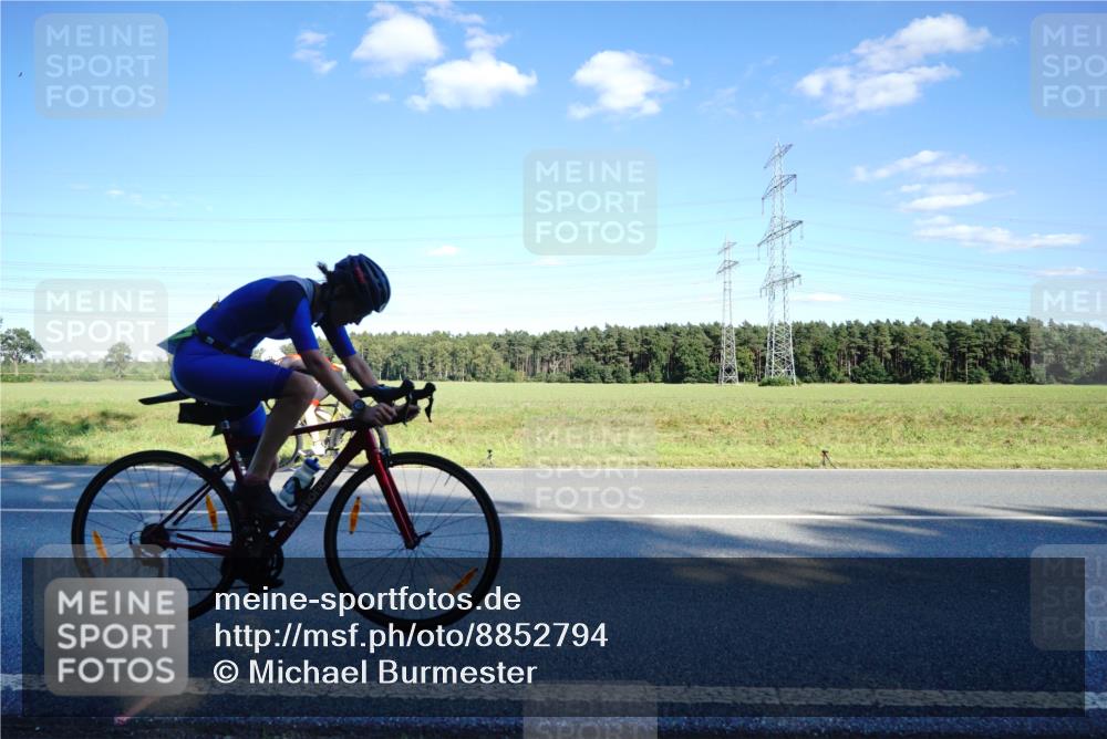 07.09.2025 - 19. Norderstedt Triathlon Michael Burmester http://msf.ph/oto/8852794 07.09.2025 15:55:41 Radfahren 866, 1057, 1559, 1611 meine-sportfotos.de