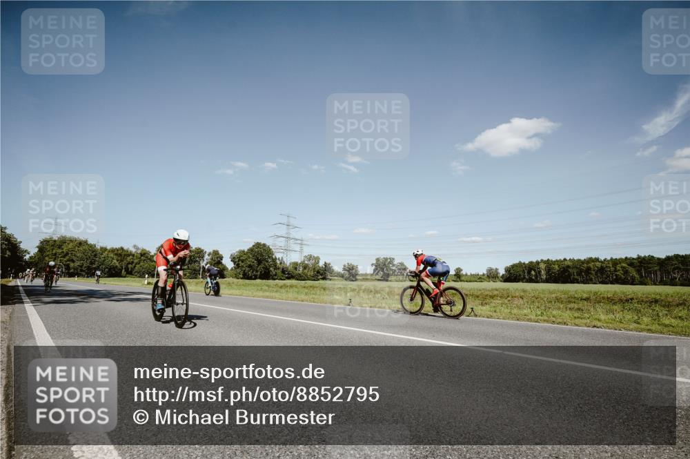 07.09.2025 - 19. Norderstedt Triathlon Michael Burmester http://msf.ph/oto/8852795 07.09.2025 14:38:41 Radfahren 398, 460, 1008, 1404 meine-sportfotos.de