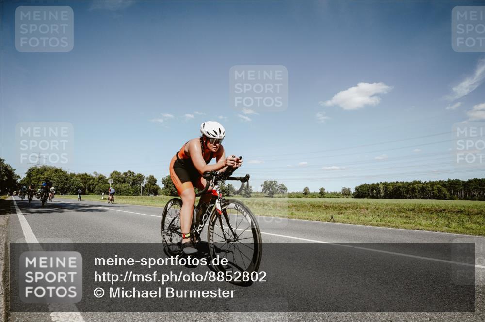 07.09.2025 - 19. Norderstedt Triathlon Michael Burmester http://msf.ph/oto/8852802 07.09.2025 14:38:43 Radfahren 450, 460, 1008, 1404, 1507 meine-sportfotos.de