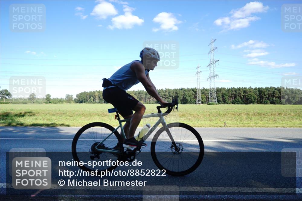 07.09.2025 - 19. Norderstedt Triathlon Michael Burmester http://msf.ph/oto/8852822 07.09.2025 15:55:53 Radfahren 378, 1589, 1616 meine-sportfotos.de