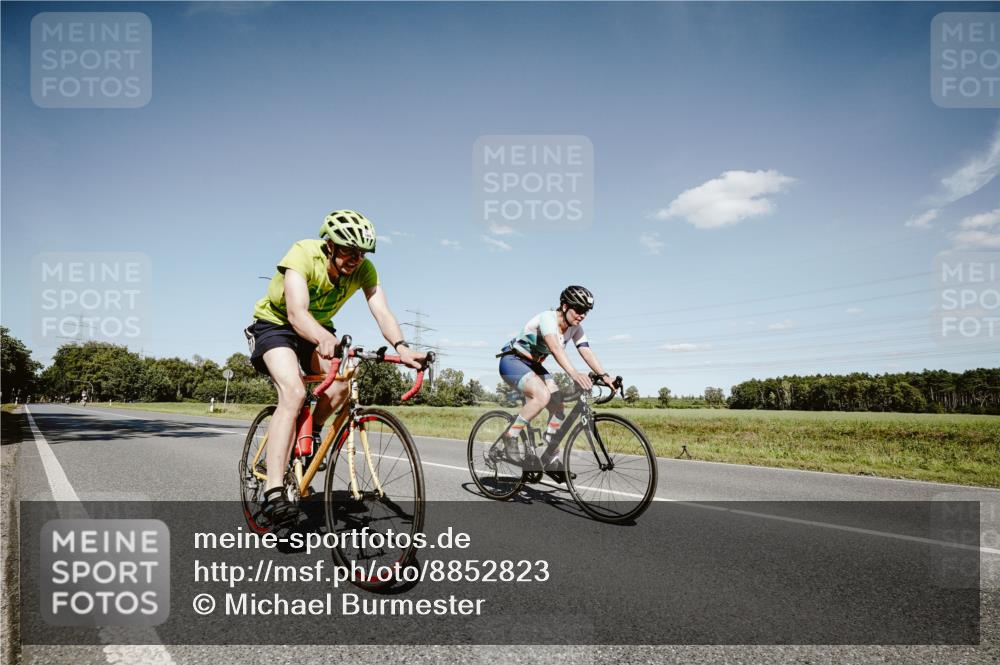 07.09.2025 - 19. Norderstedt Triathlon Michael Burmester http://msf.ph/oto/8852823 07.09.2025 14:38:55 Radfahren 407, 1466 meine-sportfotos.de