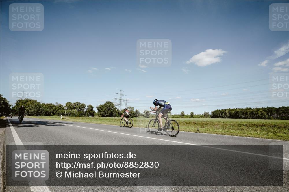 07.09.2025 - 19. Norderstedt Triathlon Michael Burmester http://msf.ph/oto/8852830 07.09.2025 14:39:06 Radfahren 1026 meine-sportfotos.de