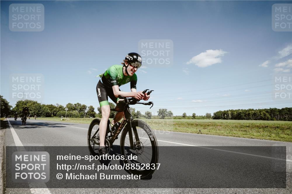 07.09.2025 - 19. Norderstedt Triathlon Michael Burmester http://msf.ph/oto/8852837 07.09.2025 14:39:12 Radfahren 393, 981, 1013 meine-sportfotos.de