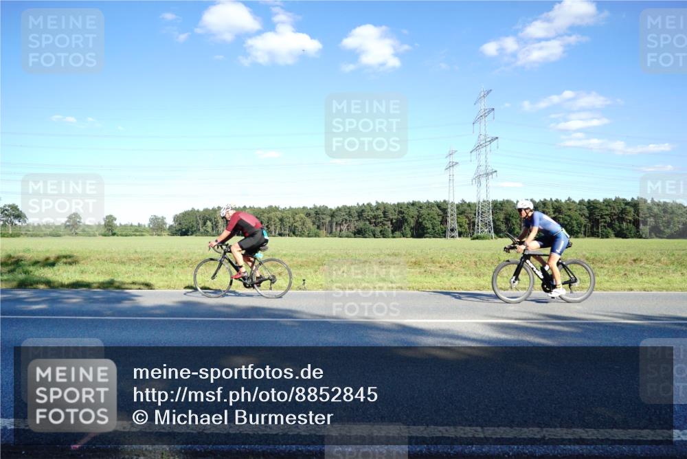 07.09.2025 - 19. Norderstedt Triathlon Michael Burmester http://msf.ph/oto/8852845 07.09.2025 15:56:05 Radfahren 1602 meine-sportfotos.de