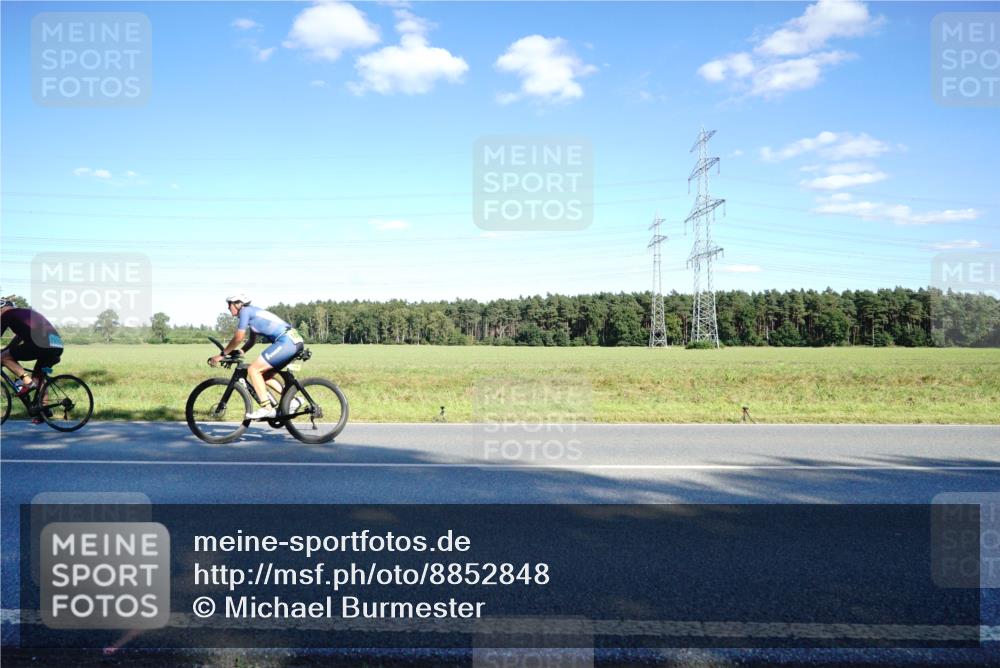 07.09.2025 - 19. Norderstedt Triathlon Michael Burmester http://msf.ph/oto/8852848 07.09.2025 15:56:05 Radfahren 1602 meine-sportfotos.de