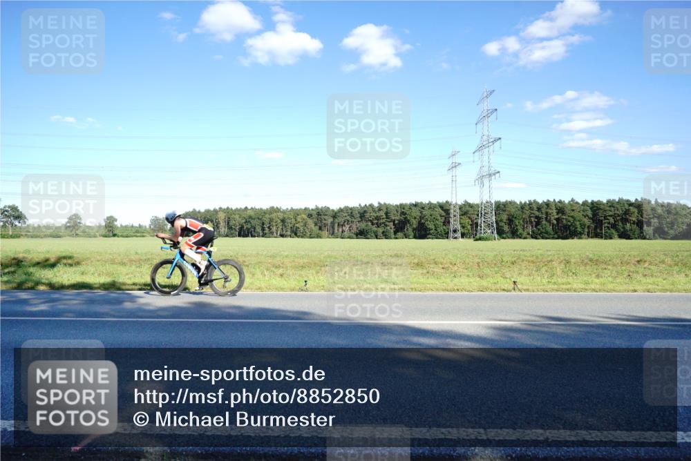 07.09.2025 - 19. Norderstedt Triathlon Michael Burmester http://msf.ph/oto/8852850 07.09.2025 15:56:07 Radfahren 429 meine-sportfotos.de