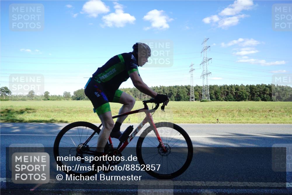 07.09.2025 - 19. Norderstedt Triathlon Michael Burmester http://msf.ph/oto/8852857 07.09.2025 15:56:11 Radfahren 429, 492, 1524 meine-sportfotos.de