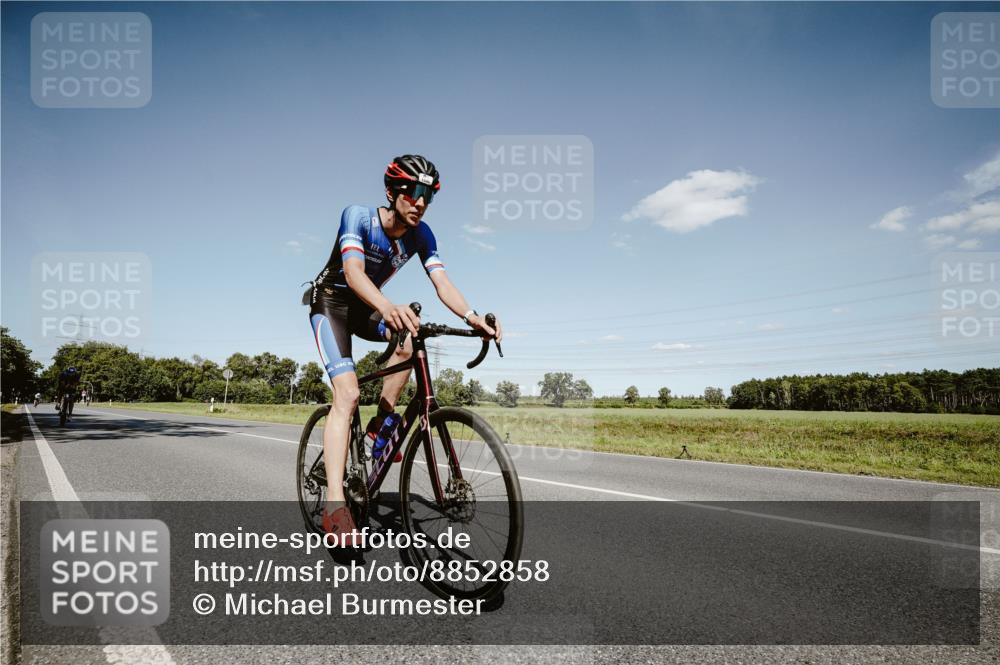 07.09.2025 - 19. Norderstedt Triathlon Michael Burmester http://msf.ph/oto/8852858 07.09.2025 14:39:26 Radfahren 1009, 1027, 1040 meine-sportfotos.de