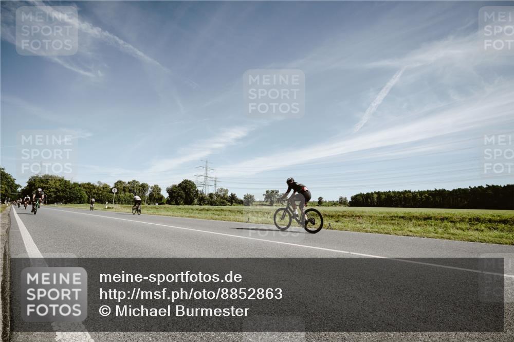 07.09.2025 - 19. Norderstedt Triathlon Michael Burmester http://msf.ph/oto/8852863 07.09.2025 11:40:46 Radfahren 748 meine-sportfotos.de