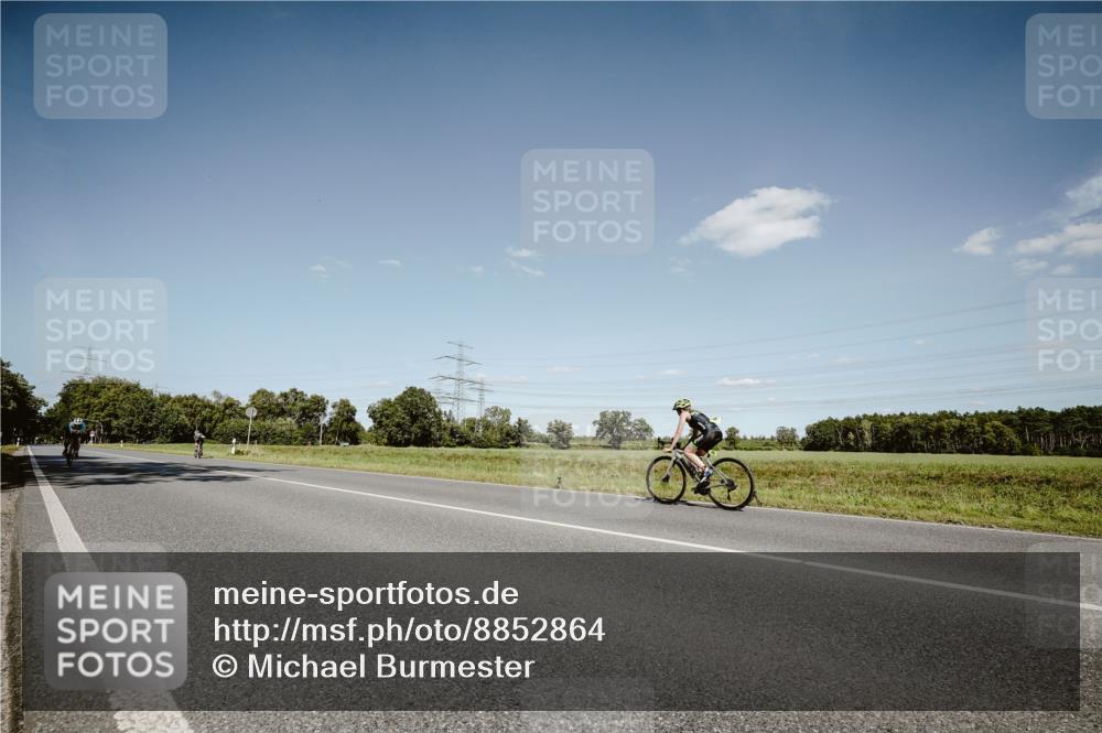 07.09.2025 - 19. Norderstedt Triathlon Michael Burmester http://msf.ph/oto/8852864 07.09.2025 14:39:30 Radfahren 379, 1009 meine-sportfotos.de
