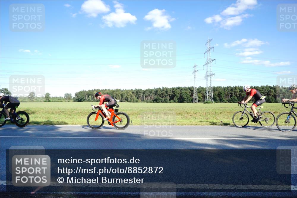 07.09.2025 - 19. Norderstedt Triathlon Michael Burmester http://msf.ph/oto/8852872 07.09.2025 15:56:17 Radfahren 492, 950, 1417, 1555, 1610 meine-sportfotos.de