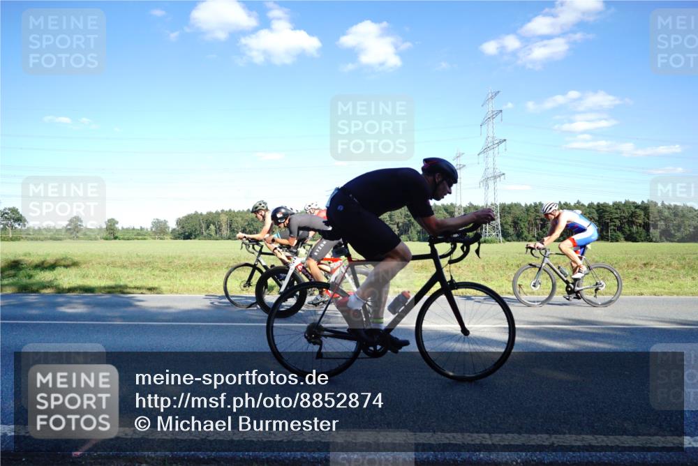 07.09.2025 - 19. Norderstedt Triathlon Michael Burmester http://msf.ph/oto/8852874 07.09.2025 15:56:17 Radfahren 492, 950, 1417, 1555, 1610 meine-sportfotos.de