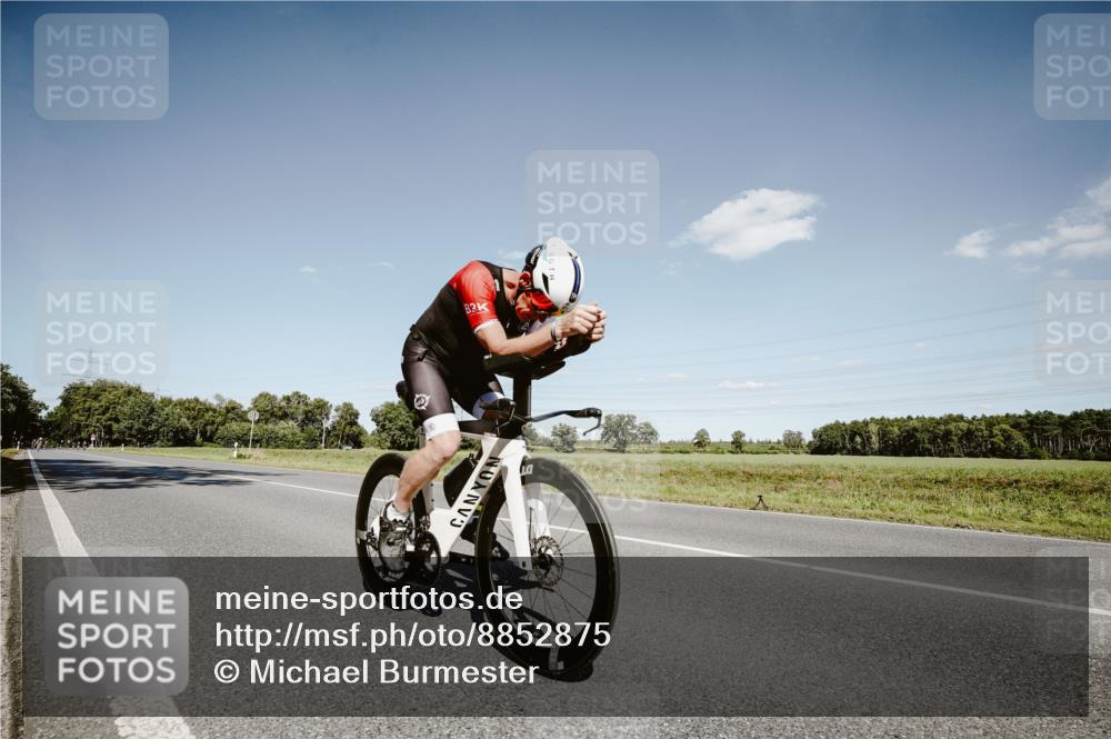 07.09.2025 - 19. Norderstedt Triathlon Michael Burmester http://msf.ph/oto/8852875 07.09.2025 14:39:43 Radfahren 971 meine-sportfotos.de