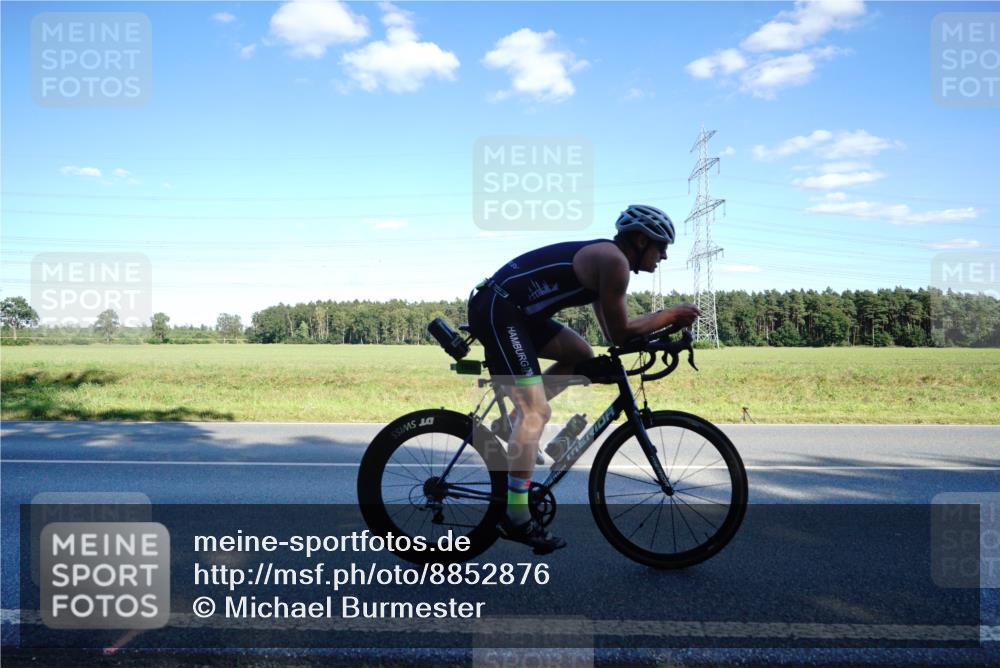 07.09.2025 - 19. Norderstedt Triathlon Michael Burmester http://msf.ph/oto/8852876 07.09.2025 15:56:18 Radfahren 950, 1417, 1555, 1610 meine-sportfotos.de