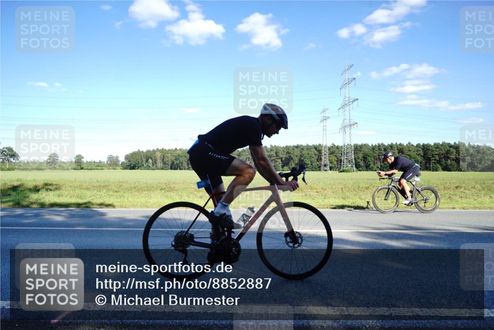 07.09.2025 - 19. Norderstedt Triathlon Michael Burmester http://msf.ph/oto/8852887 07.09.2025 15:56:24 Radfahren 552, 1098, 1420, 1437 meine-sportfotos.de