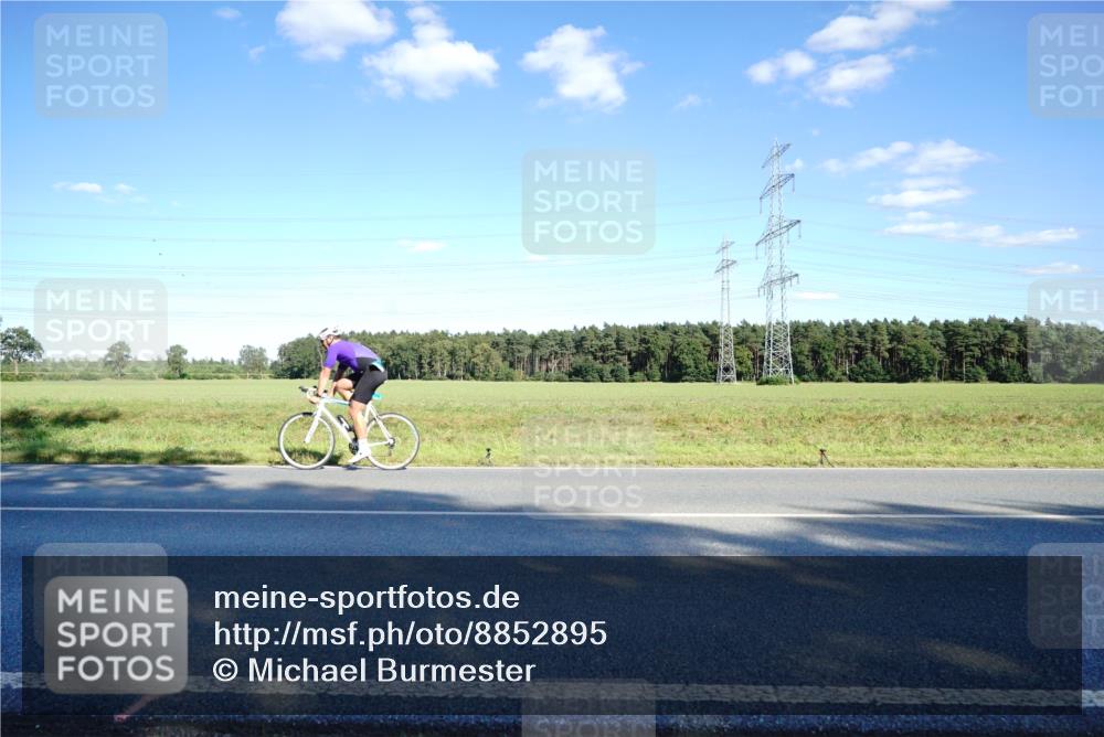 07.09.2025 - 19. Norderstedt Triathlon Michael Burmester http://msf.ph/oto/8852895 07.09.2025 15:56:30 Radfahren 552, 1475, 1588 meine-sportfotos.de
