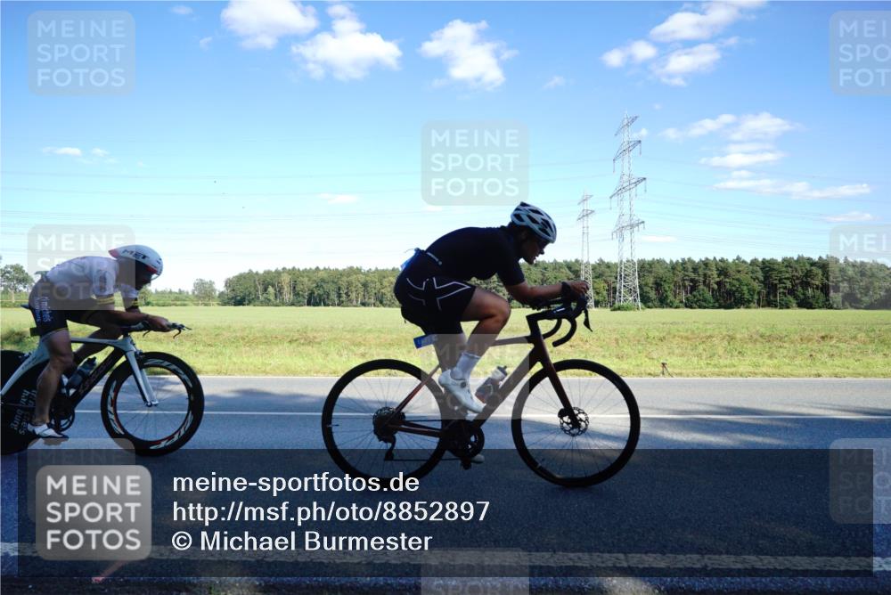 07.09.2025 - 19. Norderstedt Triathlon Michael Burmester http://msf.ph/oto/8852897 07.09.2025 15:56:31 Radfahren 1475, 1556, 1588 meine-sportfotos.de