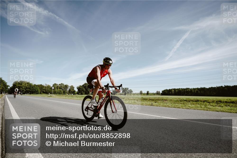 07.09.2025 - 19. Norderstedt Triathlon Michael Burmester http://msf.ph/oto/8852898 07.09.2025 11:41:06 Radfahren 704, 768, 1187 meine-sportfotos.de