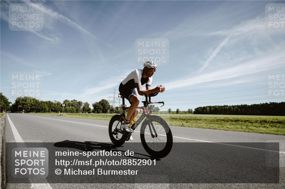 07.09.2025 - 19. Norderstedt Triathlon Michael Burmester http://msf.ph/oto/8852901 07.09.2025 11:41:09 Radfahren 704, 768 meine-sportfotos.de