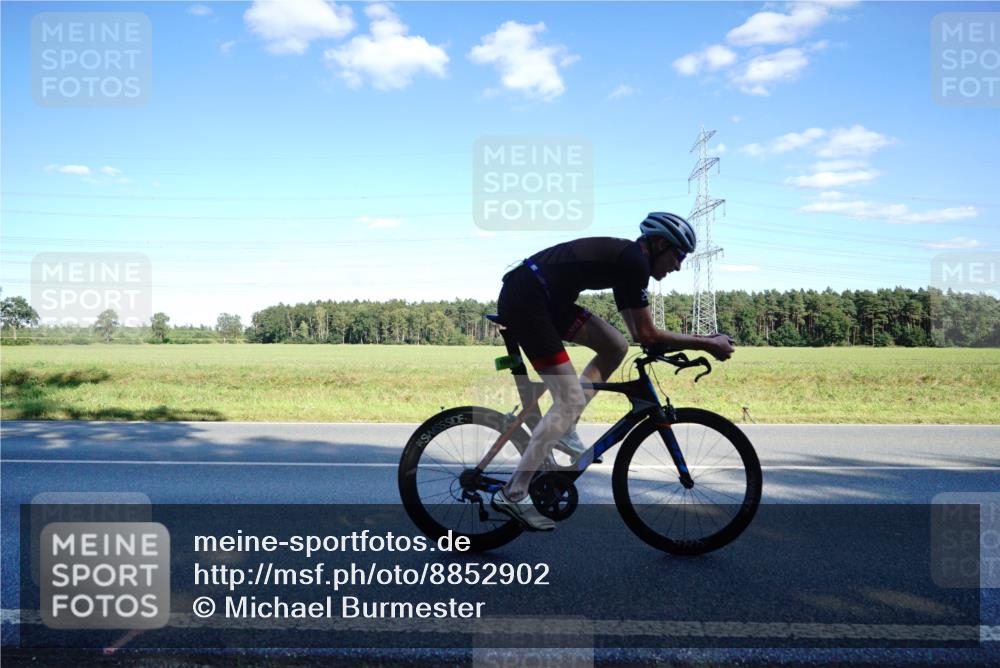 07.09.2025 - 19. Norderstedt Triathlon Michael Burmester http://msf.ph/oto/8852902 07.09.2025 15:56:33 Radfahren 930, 1475, 1556, 1588, 1607 meine-sportfotos.de