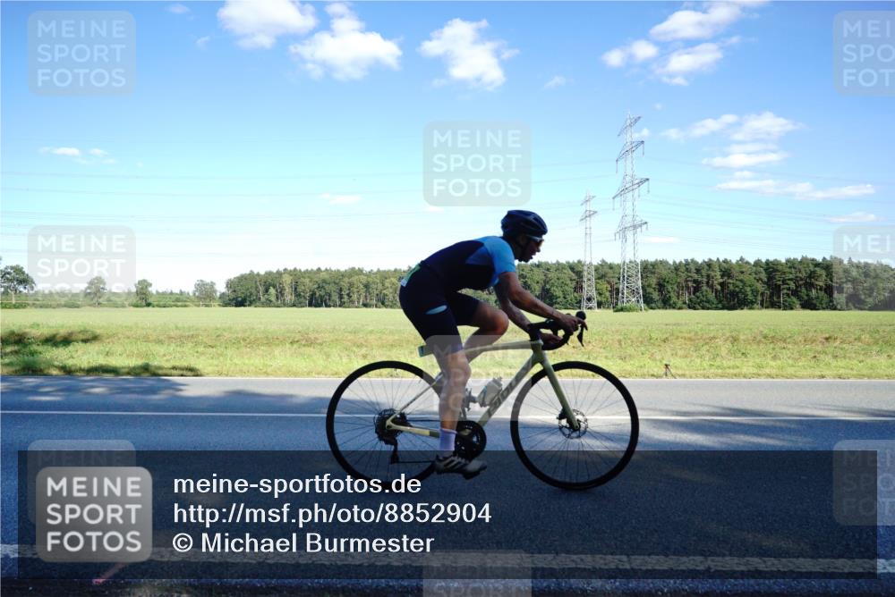 07.09.2025 - 19. Norderstedt Triathlon Michael Burmester http://msf.ph/oto/8852904 07.09.2025 15:56:34 Radfahren 930, 945, 1475, 1556, 1588, 1607 meine-sportfotos.de