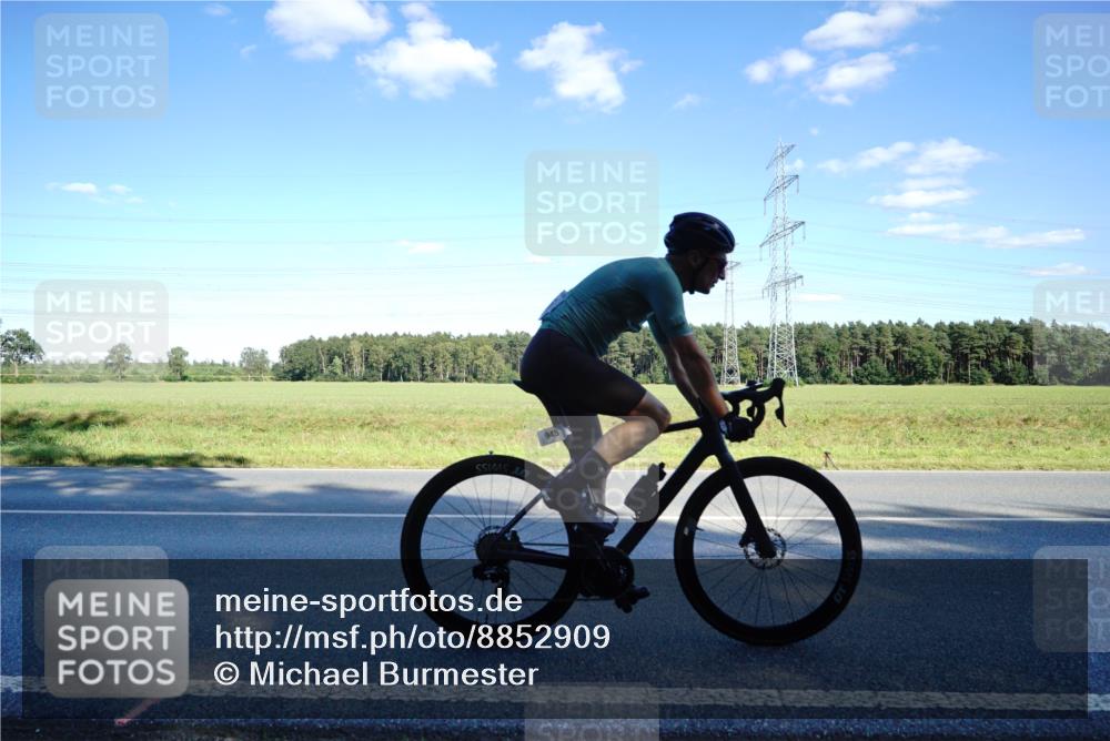 07.09.2025 - 19. Norderstedt Triathlon Michael Burmester http://msf.ph/oto/8852909 07.09.2025 15:56:36 Radfahren 930, 945, 1556, 1579, 1607 meine-sportfotos.de