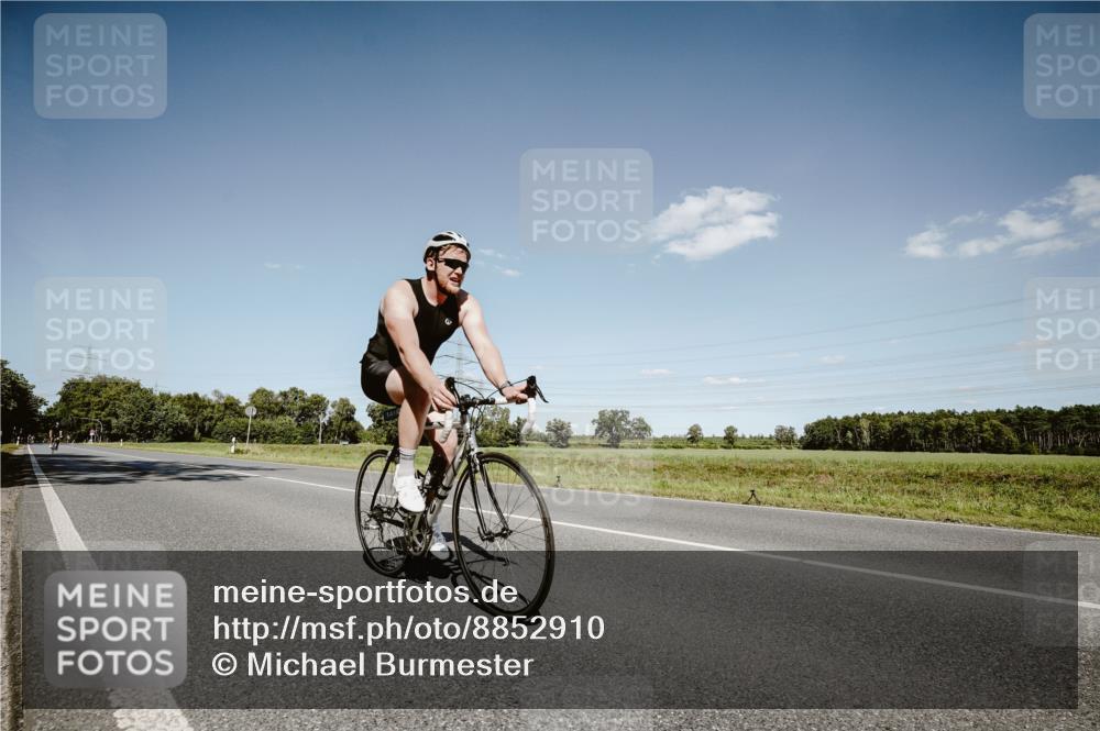 07.09.2025 - 19. Norderstedt Triathlon Michael Burmester http://msf.ph/oto/8852910 07.09.2025 14:40:16 Radfahren 1416 meine-sportfotos.de