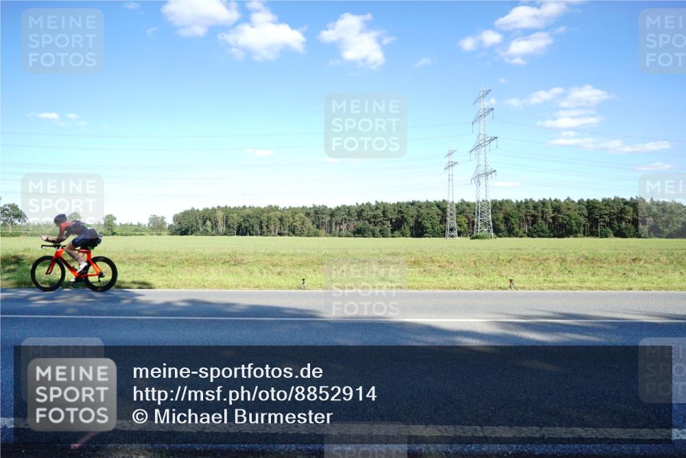 07.09.2025 - 19. Norderstedt Triathlon Michael Burmester http://msf.ph/oto/8852914 07.09.2025 15:56:38 Radfahren 930, 945, 1579, 1607 meine-sportfotos.de