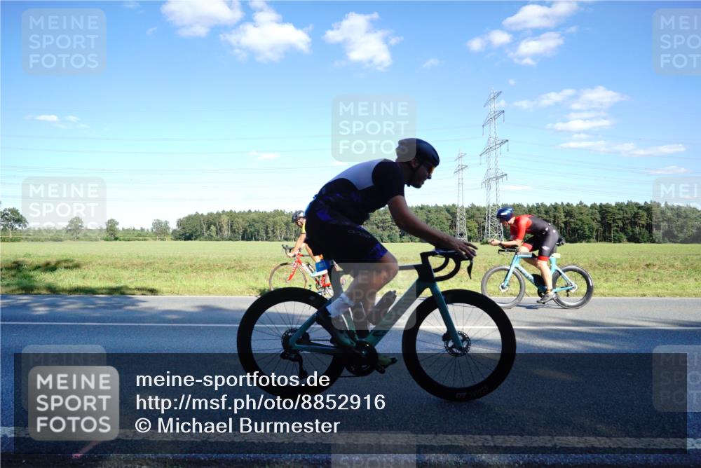 07.09.2025 - 19. Norderstedt Triathlon Michael Burmester http://msf.ph/oto/8852916 07.09.2025 15:56:41 Radfahren 401, 1579 meine-sportfotos.de