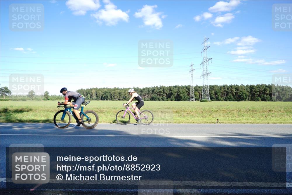 07.09.2025 - 19. Norderstedt Triathlon Michael Burmester http://msf.ph/oto/8852923 07.09.2025 15:56:44 Radfahren 401 meine-sportfotos.de