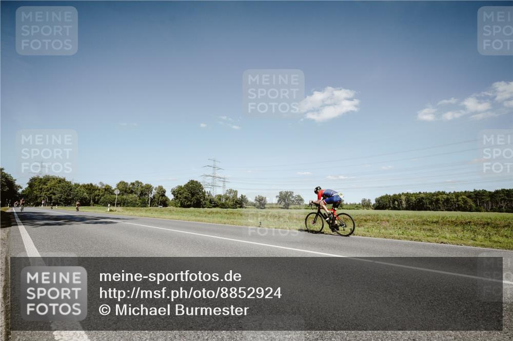 07.09.2025 - 19. Norderstedt Triathlon Michael Burmester http://msf.ph/oto/8852924 07.09.2025 14:40:26 Radfahren 884 meine-sportfotos.de