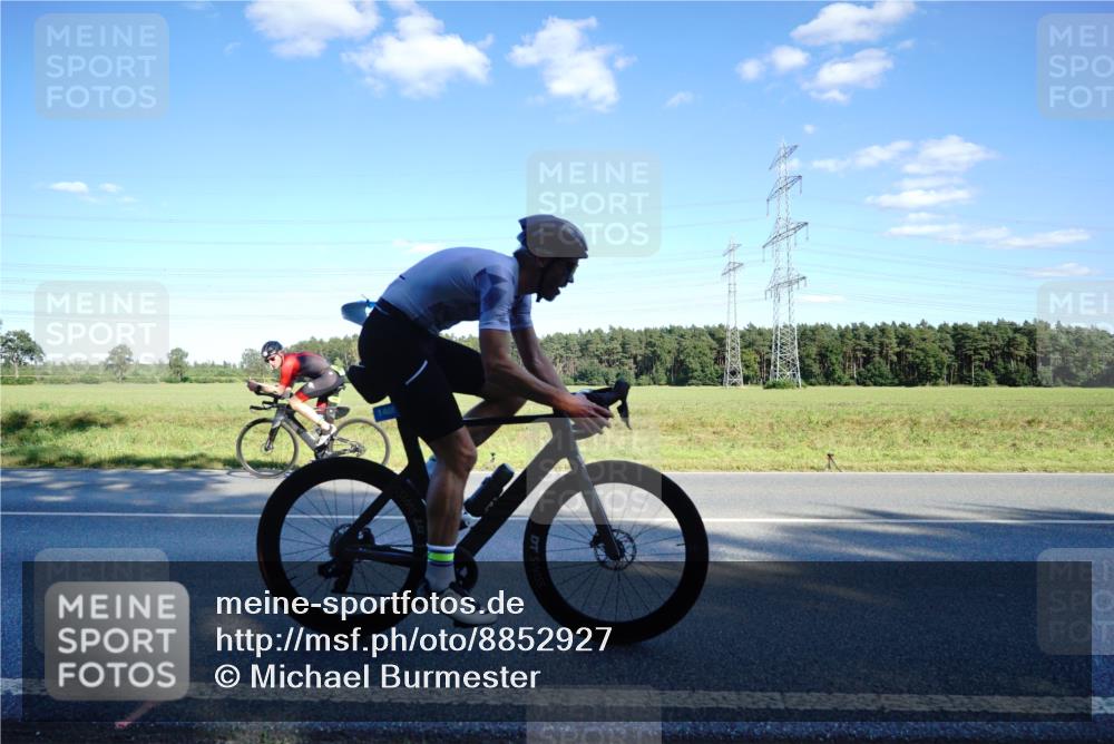 07.09.2025 - 19. Norderstedt Triathlon Michael Burmester http://msf.ph/oto/8852927 07.09.2025 15:56:47 Radfahren 1407 meine-sportfotos.de