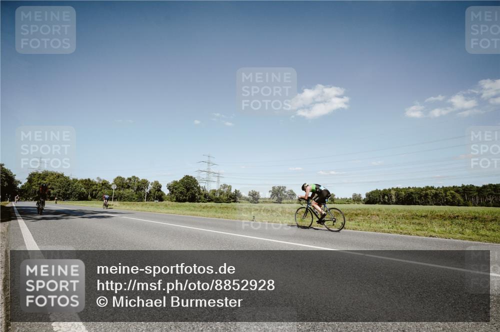 07.09.2025 - 19. Norderstedt Triathlon Michael Burmester http://msf.ph/oto/8852928 07.09.2025 14:40:28 Radfahren 884 meine-sportfotos.de