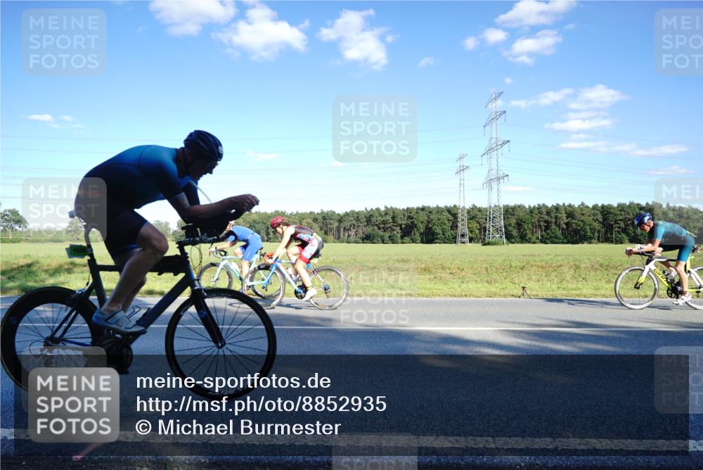 07.09.2025 - 19. Norderstedt Triathlon Michael Burmester http://msf.ph/oto/8852935 07.09.2025 15:56:52 Radfahren 1628 meine-sportfotos.de