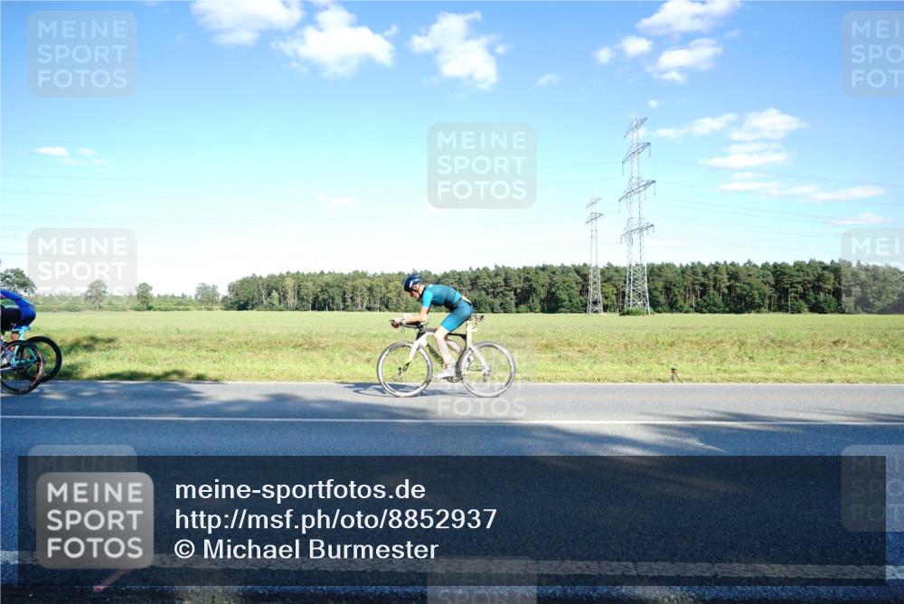 07.09.2025 - 19. Norderstedt Triathlon Michael Burmester http://msf.ph/oto/8852937 07.09.2025 15:56:52 Radfahren 1628 meine-sportfotos.de
