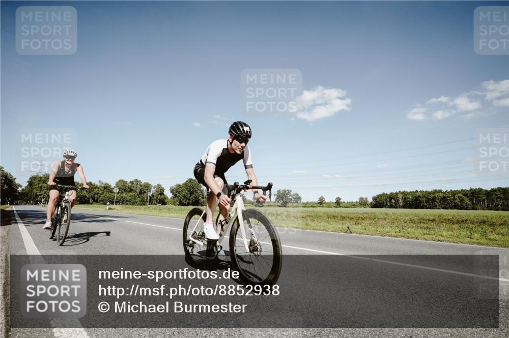 07.09.2025 - 19. Norderstedt Triathlon Michael Burmester http://msf.ph/oto/8852938 07.09.2025 14:40:38 Radfahren 420, 1474 meine-sportfotos.de