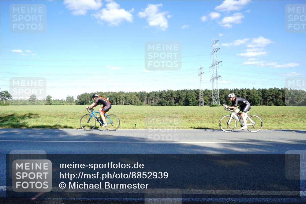 07.09.2025 - 19. Norderstedt Triathlon Michael Burmester http://msf.ph/oto/8852939 07.09.2025 15:56:54 Radfahren 1628 meine-sportfotos.de