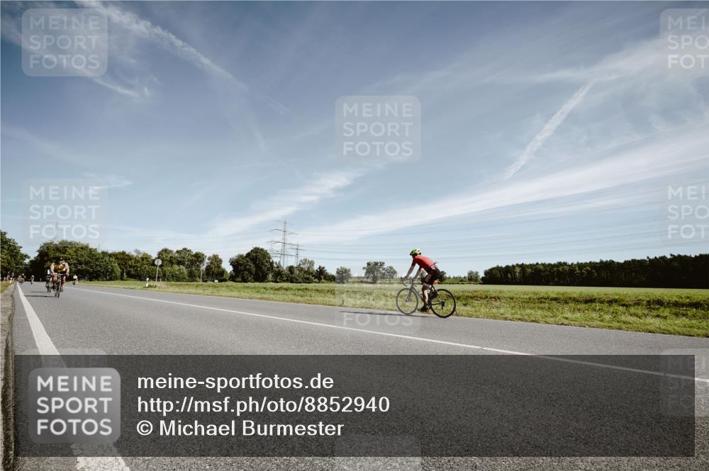 07.09.2025 - 19. Norderstedt Triathlon Michael Burmester http://msf.ph/oto/8852940 07.09.2025 11:41:38 Radfahren 703, 807, 1218 meine-sportfotos.de