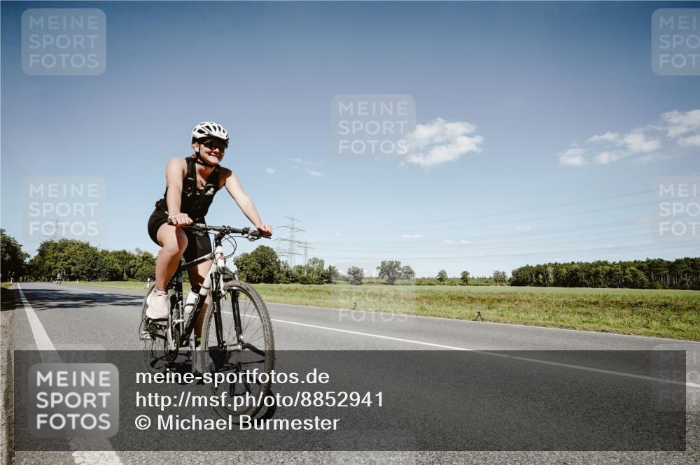 07.09.2025 - 19. Norderstedt Triathlon Michael Burmester http://msf.ph/oto/8852941 07.09.2025 14:40:39 Radfahren 420, 1474 meine-sportfotos.de