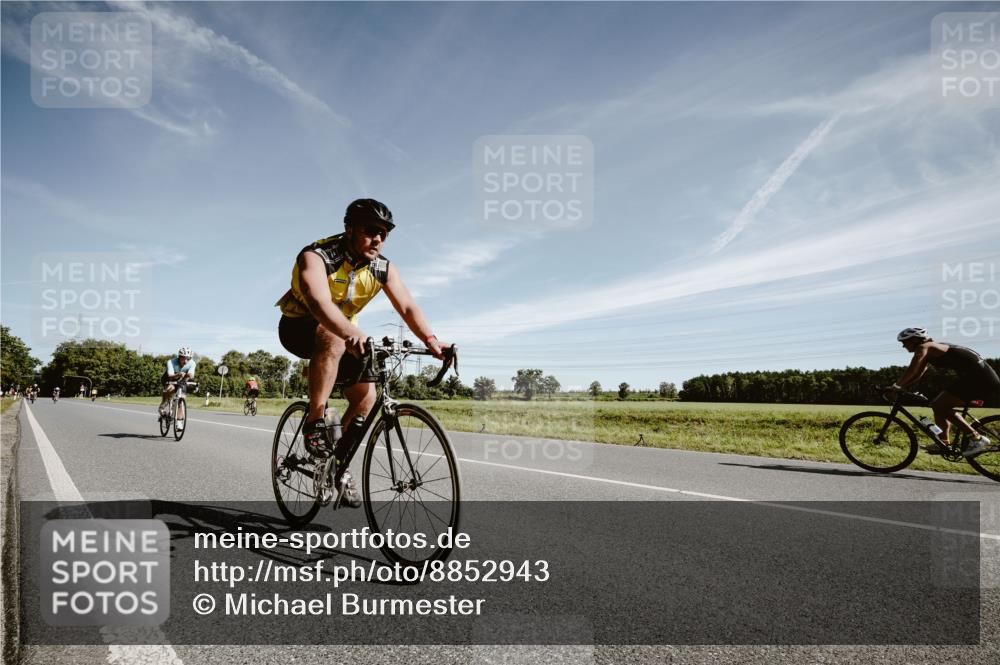 07.09.2025 - 19. Norderstedt Triathlon Michael Burmester http://msf.ph/oto/8852943 07.09.2025 11:41:40 Radfahren 703, 807 meine-sportfotos.de