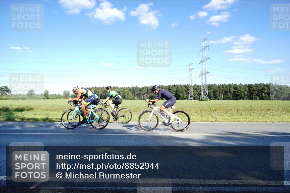 07.09.2025 - 19. Norderstedt Triathlon Michael Burmester http://msf.ph/oto/8852944 07.09.2025 15:56:58 Radfahren  meine-sportfotos.de