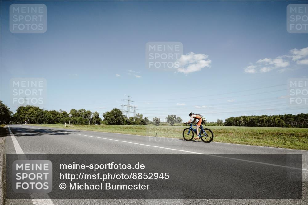 07.09.2025 - 19. Norderstedt Triathlon Michael Burmester http://msf.ph/oto/8852945 07.09.2025 14:40:44 Radfahren  meine-sportfotos.de