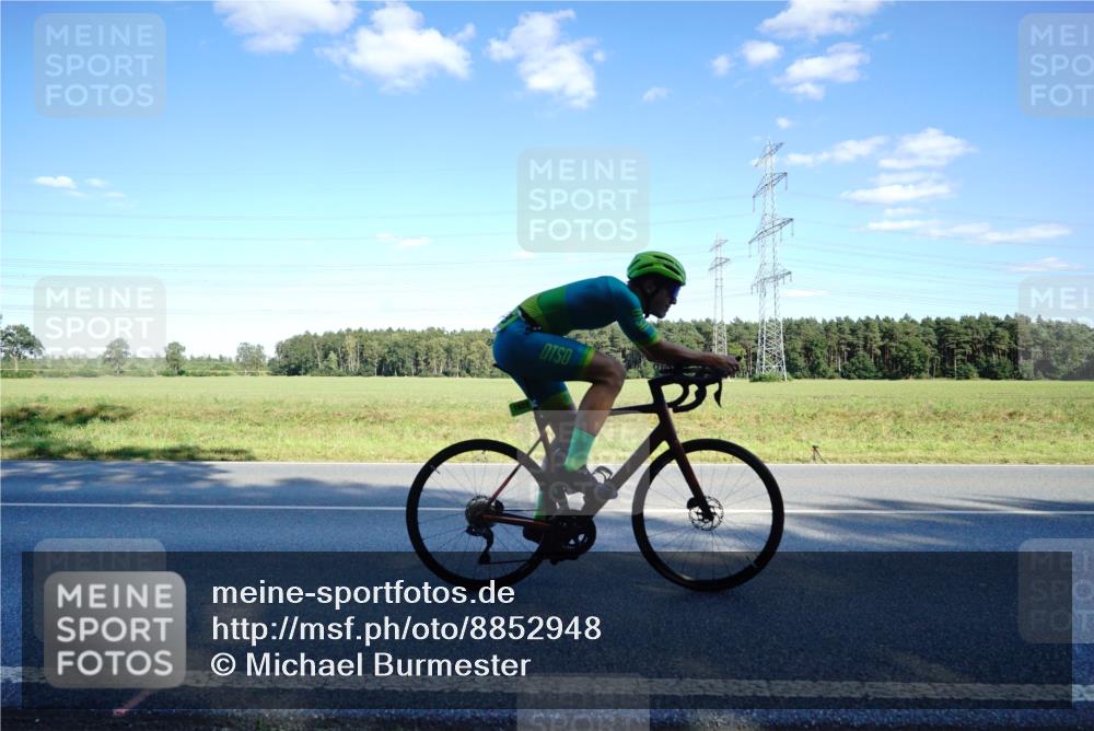 07.09.2025 - 19. Norderstedt Triathlon Michael Burmester http://msf.ph/oto/8852948 07.09.2025 15:57:01 Radfahren 1623 meine-sportfotos.de