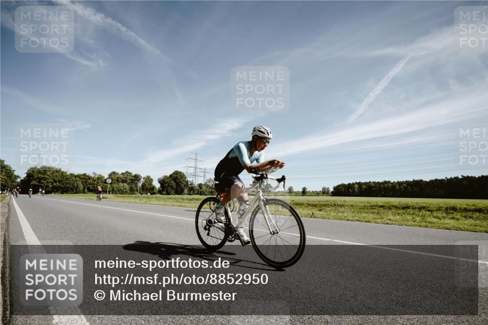 07.09.2025 - 19. Norderstedt Triathlon Michael Burmester http://msf.ph/oto/8852950 07.09.2025 11:41:41 Radfahren 703, 807 meine-sportfotos.de