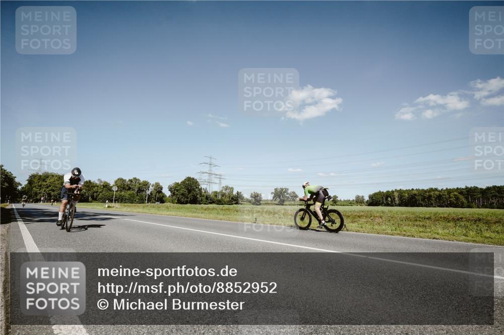 07.09.2025 - 19. Norderstedt Triathlon Michael Burmester http://msf.ph/oto/8852952 07.09.2025 14:40:52 Radfahren 364, 1414 meine-sportfotos.de